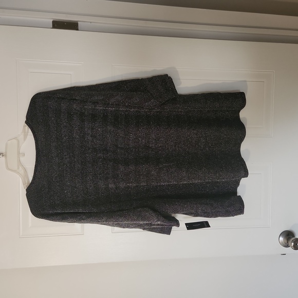 Top - Picture 2 of 4